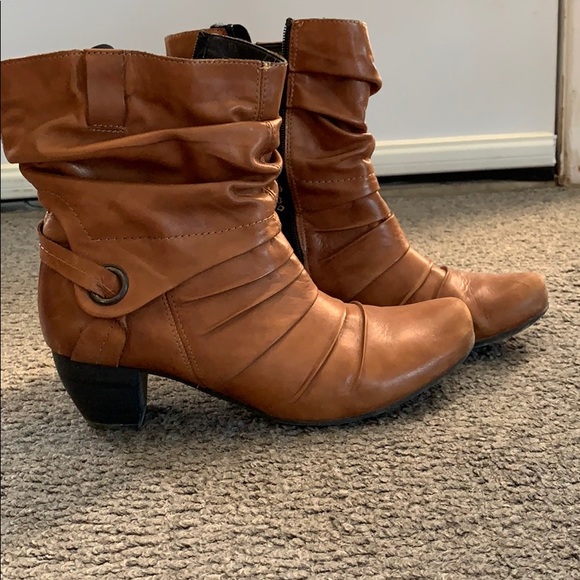 Beautiful Brown Boots - Picture 1 of 4